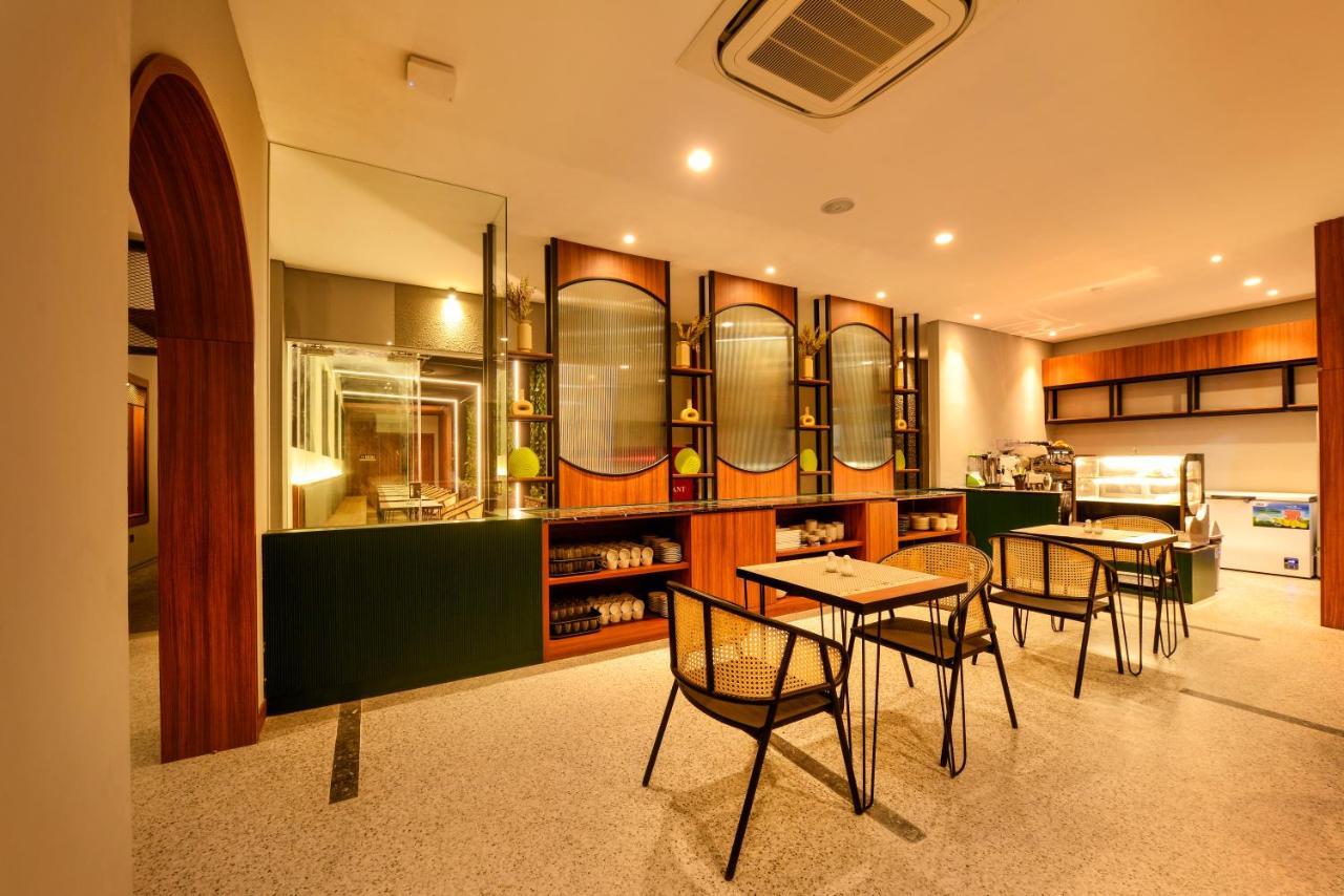 Nata Azana Hotel Solo Esterno foto
