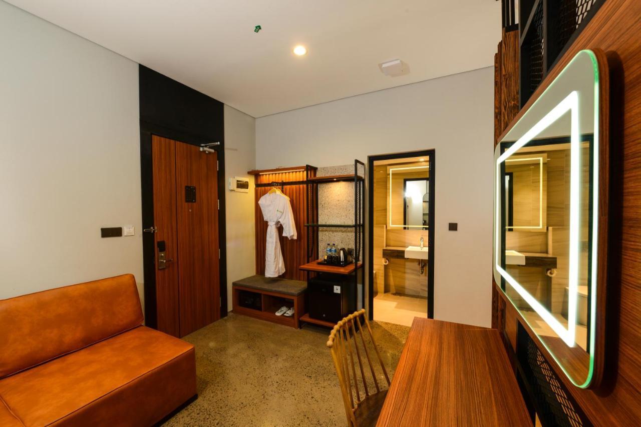 Nata Azana Hotel Solo Esterno foto